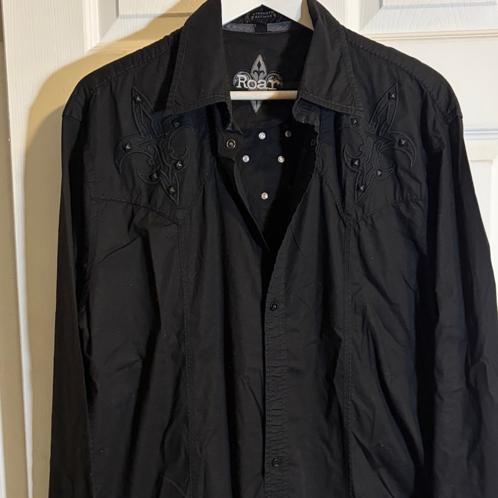 Roar Black Fleur-de-Lis Embroidered Shirt